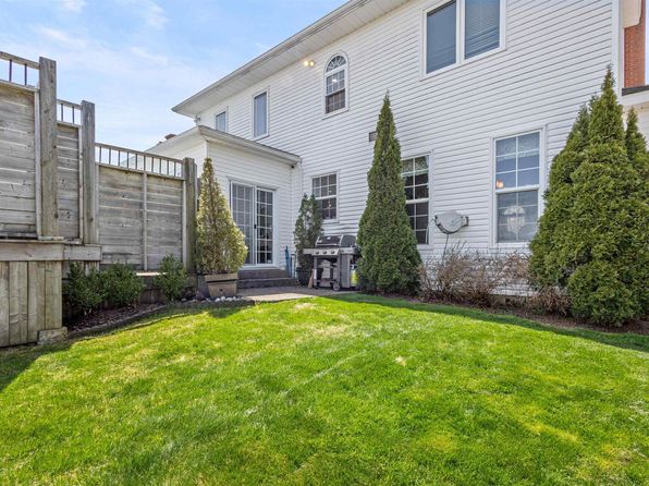 3 Chessvale Close, Halifax, NS B3M 4C6