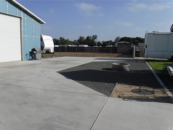 4th image of 4520 Center Ave