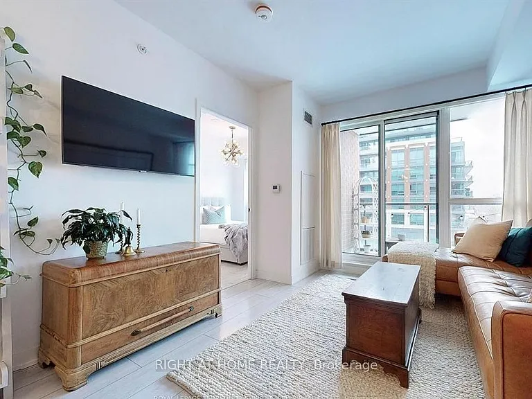 31 Tippett Rd #362 — Photo 1