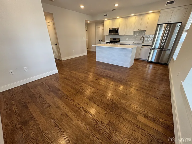 36 N Beacon St #1E — Photo 7
