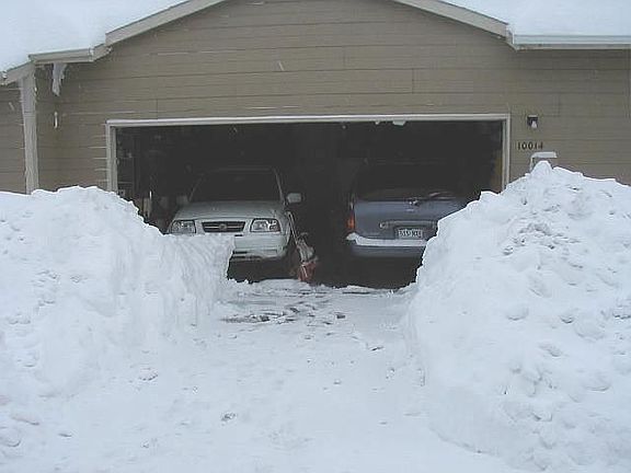 Dec 2006 SNOW!! Garage