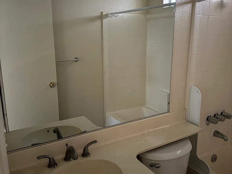 136 Concord St — Photo 5
