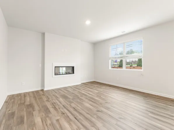 8631 Paradise Dr, Douglasville, GA 30134