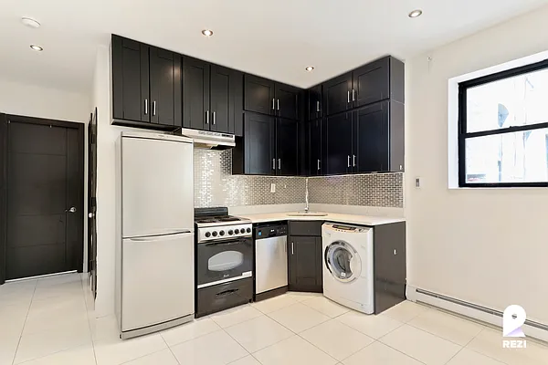 Rented by REZI | media 10