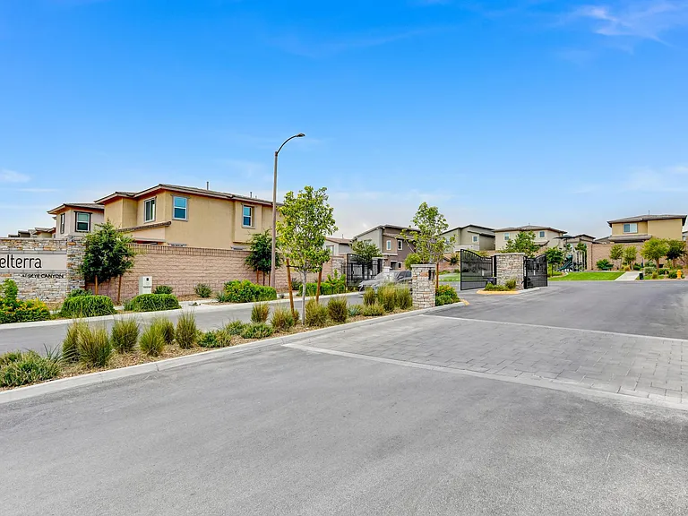 8883 Roadrunner Ravine St — Photo 2