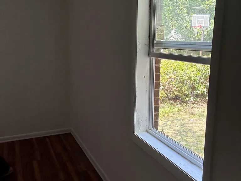 724 Western Ave — Photo 9
