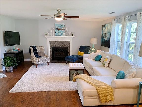 4th image of 14028 Woodlark Dr