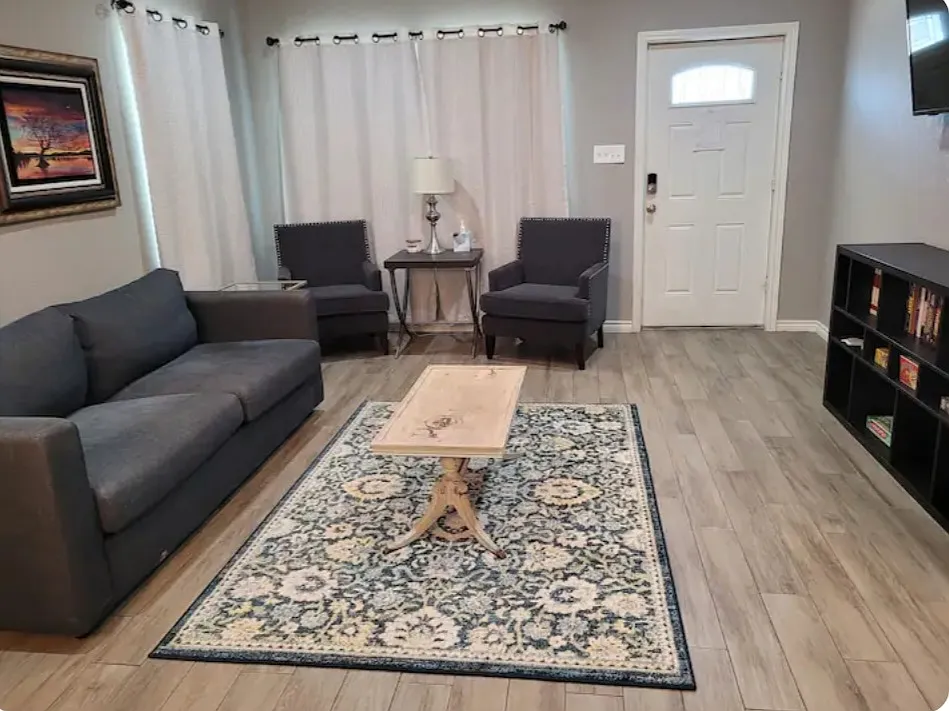2 bed, 1187 sqft, $2,100 — Photo 3