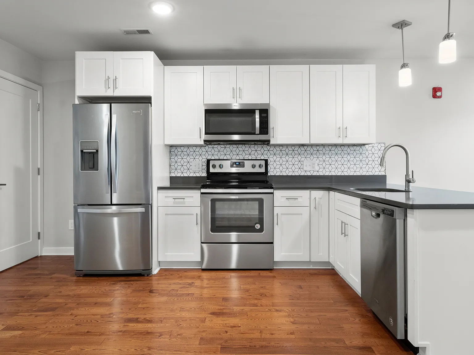 2 bed, 1650 sqft, $2,395 — Photo 4