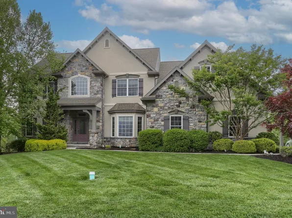 132 Savannah Dr, Hummelstown, PA 17036