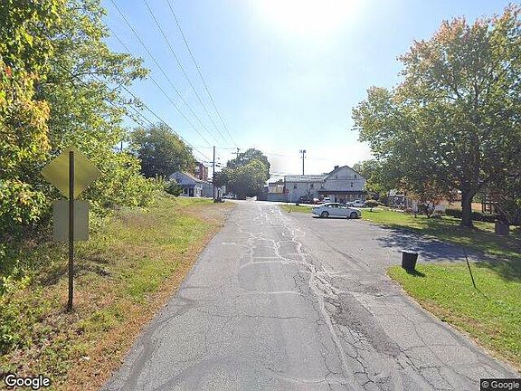 Exterior Neighborhood (street photo)