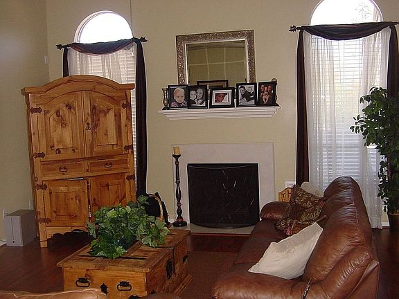 Two story Great room w/ Gas FP