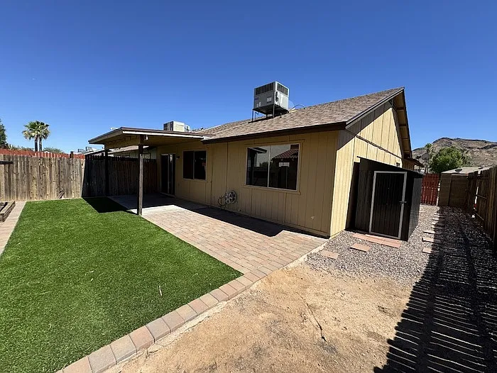1618 E Sandra Ter — Photo 17