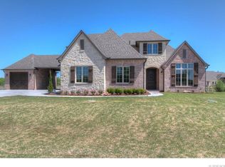 18605 E Persimmon Ln, Owasso, OK 74055