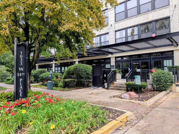 1033 W 14th Pl Unit 211, Chicago, IL 60608