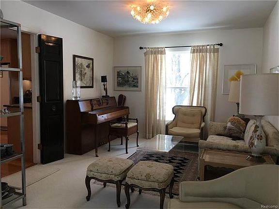3rd image of 4322 Antique Ln