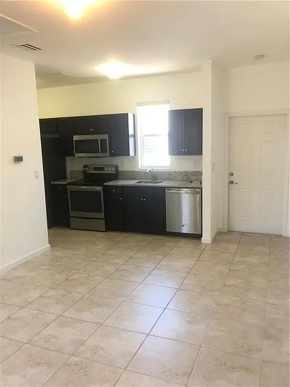 Studio, 1.0 bath, 475 sqft, $1,575 — Photo 3