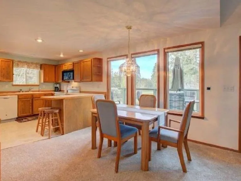 880 E Country Club Dr E — Photo 10