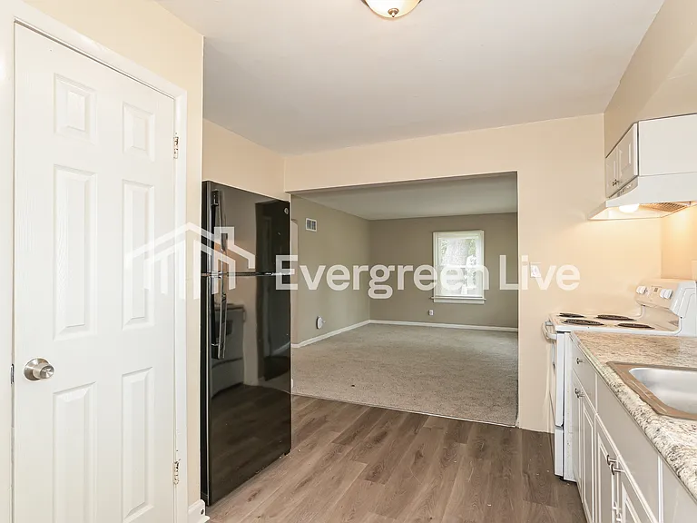 2210 Wallis Ave — Photo 5