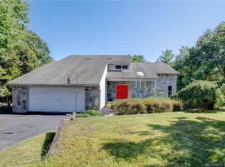 196 Langford Ln, East Hartford, CT 06118