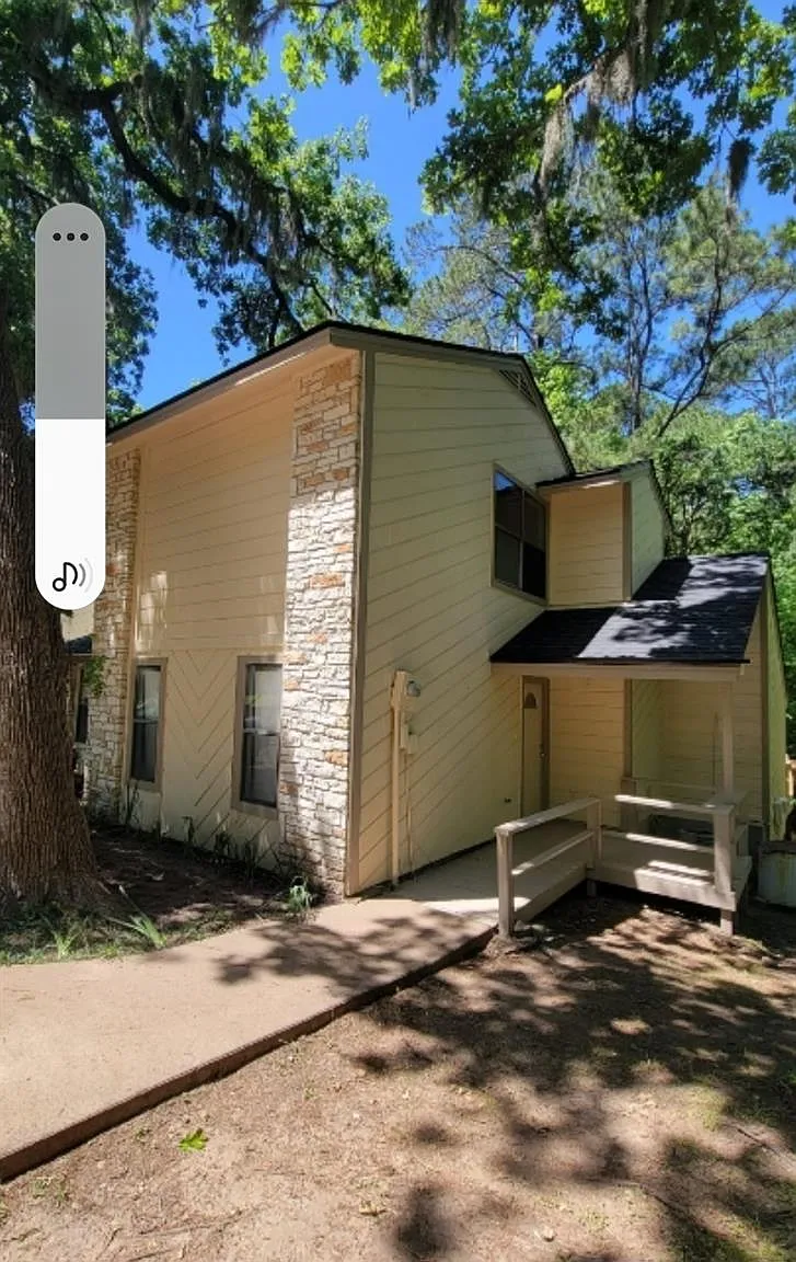 2 bed, 2.0 bath, 1242 sqft, $1,300 — Photo 1