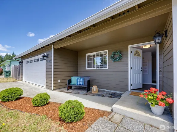 19782 Mosjon Circle NE, Poulsbo, WA 98370