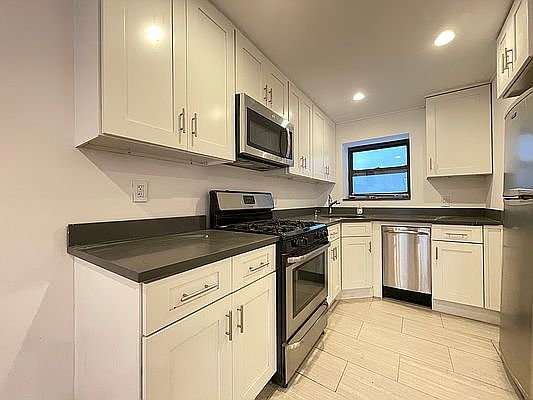 4th image of 556 4th Ave #3AA