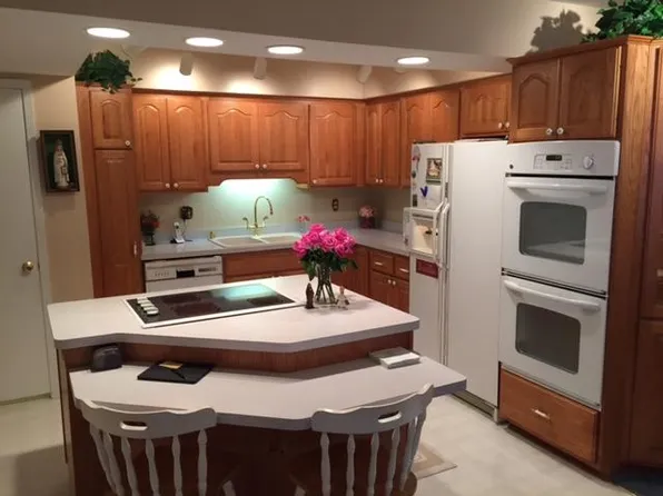 5252 Woodbridge Ln S #5252, Milwaukee, WI 53221