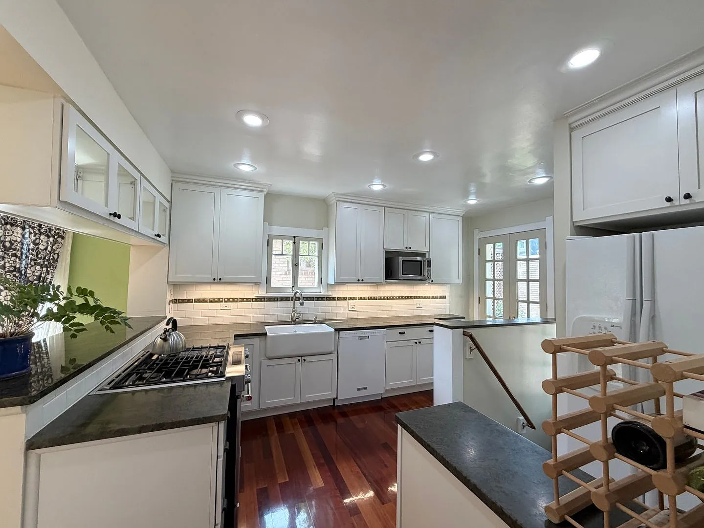 Luxe Congress Park Sanctuary: Modernized Historic Charm, Greenhouse & Garden Haven — Photo 3