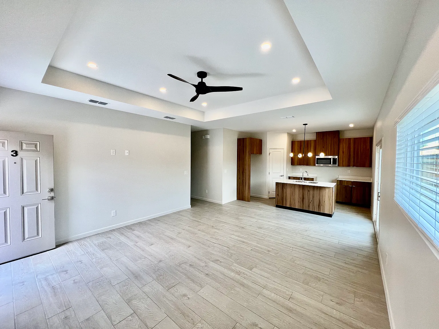 3 bed, 1180 sqft, $1,550 — Photo 2