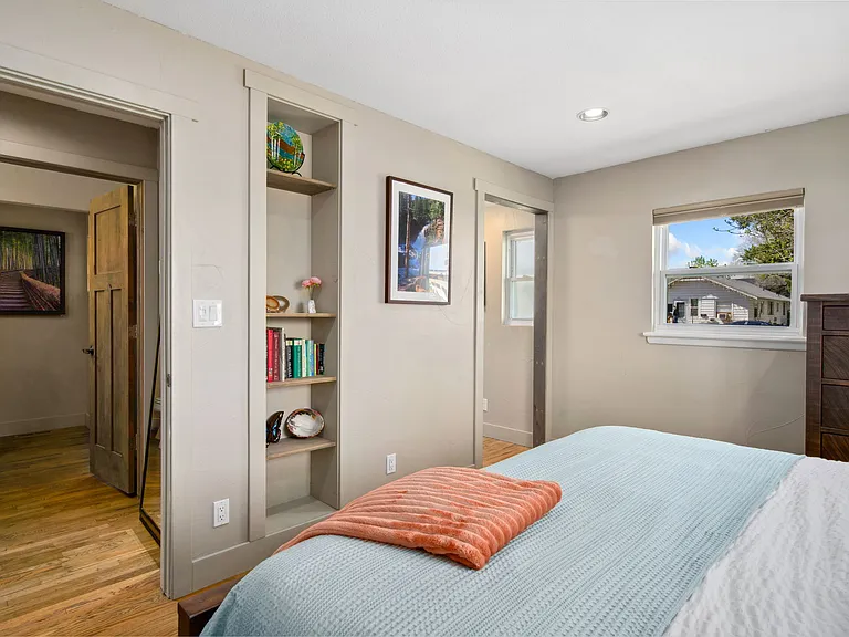 401 Stover St — Photo 7