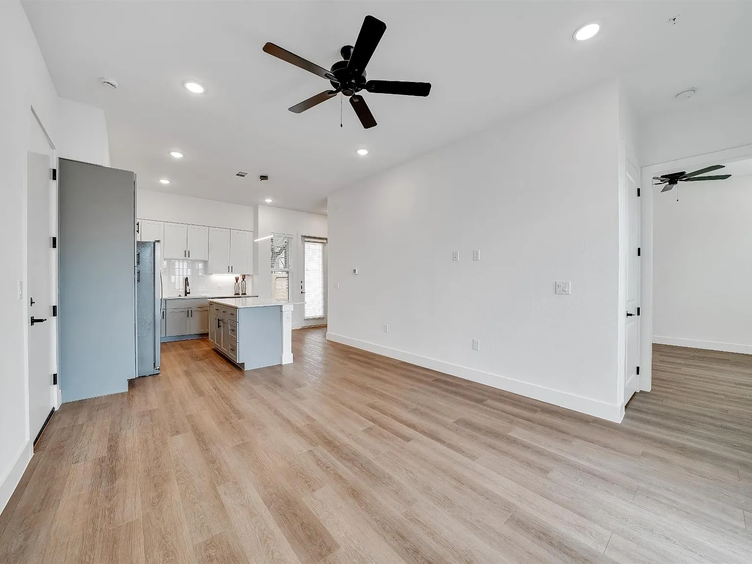 2 bed, 2.5 bath, 1177 sqft, $1,780 — Photo 2