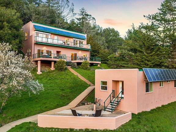 Main House in proximity to Guest House