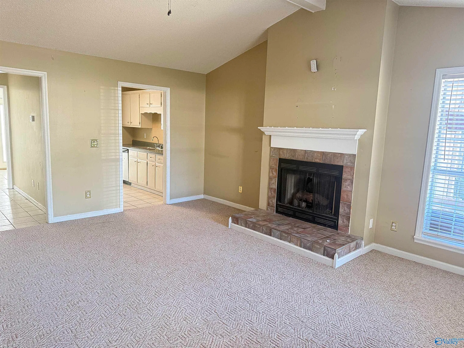 3 bed, 2.0 bath, 1550 sqft, $1,500 — Photo 2