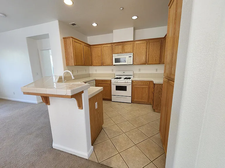 2357 Saint Augustine Dr — Photo 6