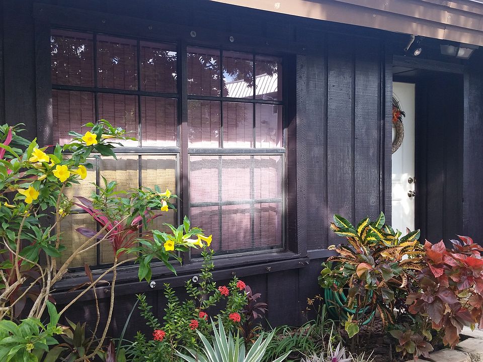 view of front entrance