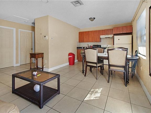 3rd image of 1305 NW 2nd Avenue
