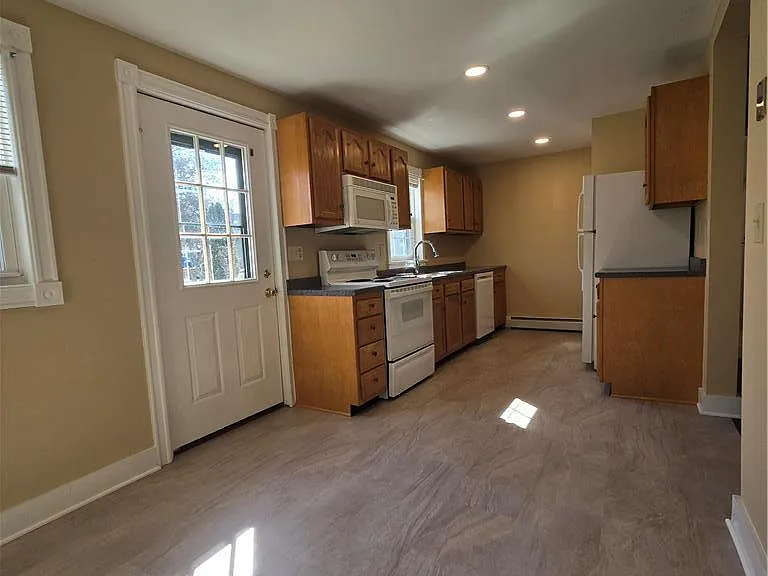 40 Evergreen St #B — Photo 13