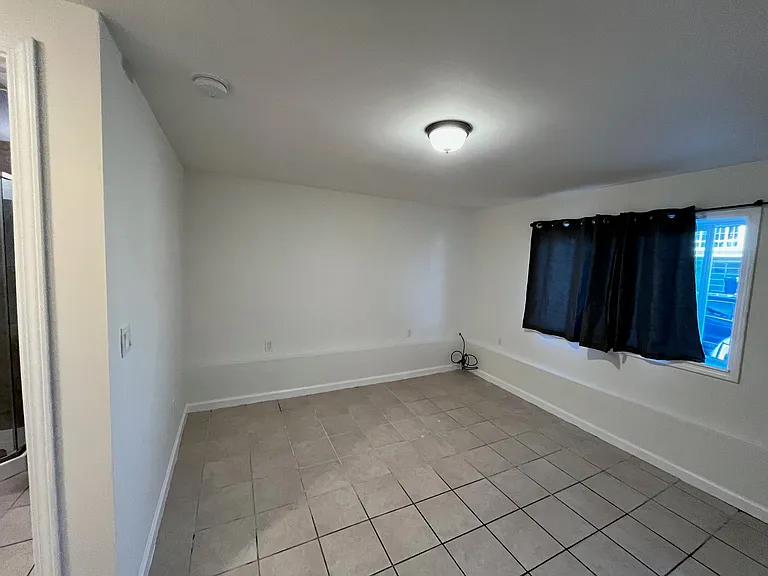 15 Santa Ana Ave — Photo 3