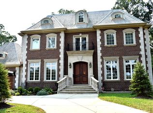 202 Winnetka Rd, Kenilworth, IL 60043