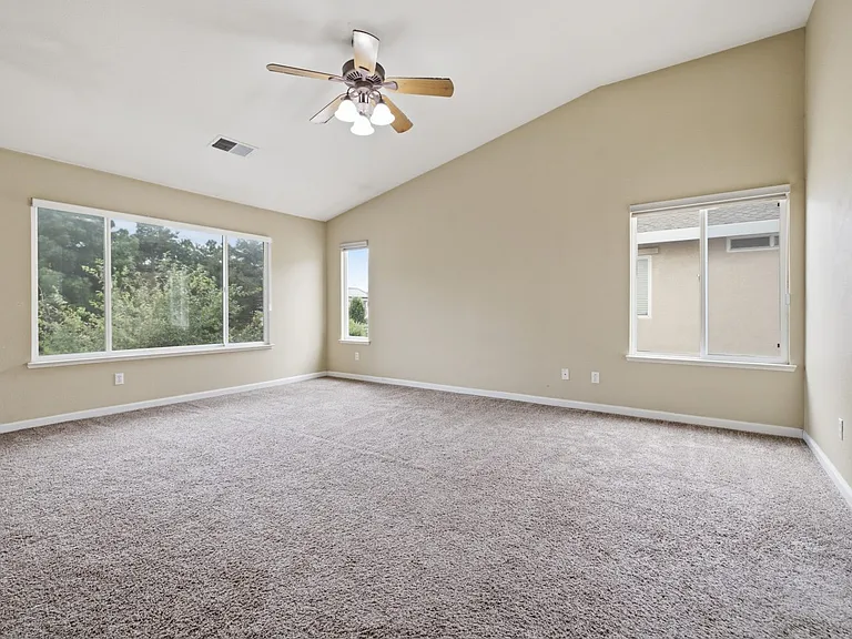 722 Summer Ln — Photo 25