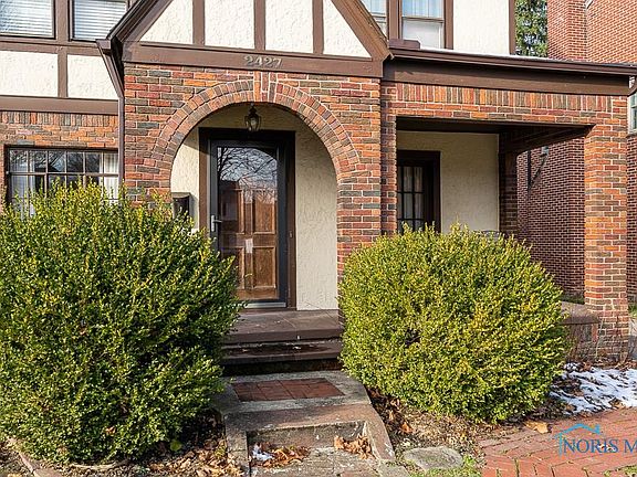 3rd image of 2427 Densmore Dr