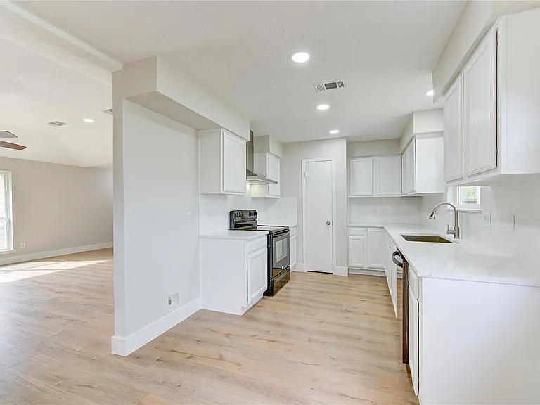 328 Meadow Wood Ct — Photo 7