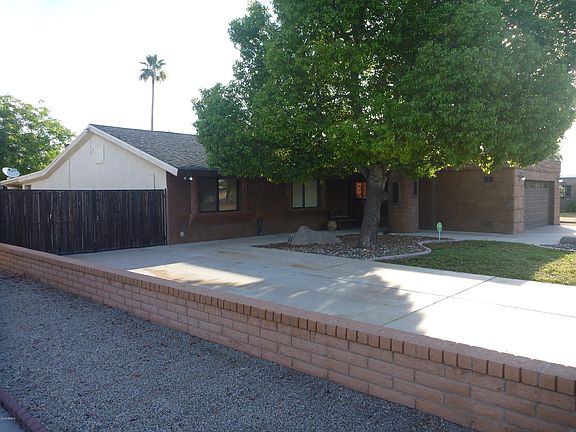 2nd image of 3210 E Larkspur Dr