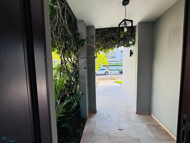 26 Roble — Photo 2