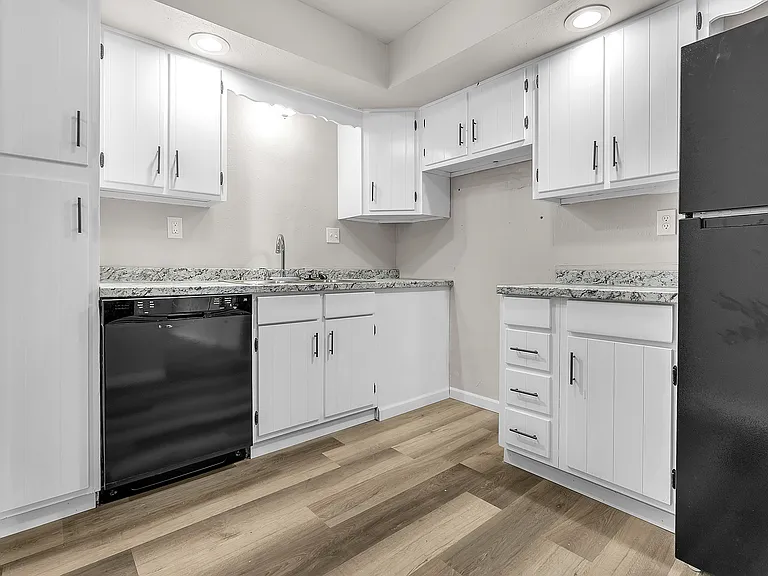 Camelot Place — Photo 15