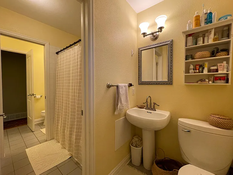 2551 S Ivy St — Photo 25
