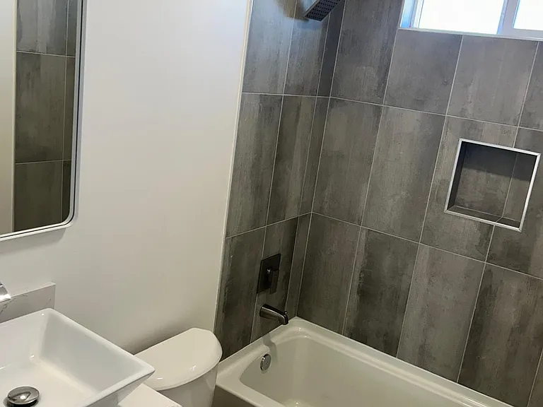 E Avenue T — Photo 8