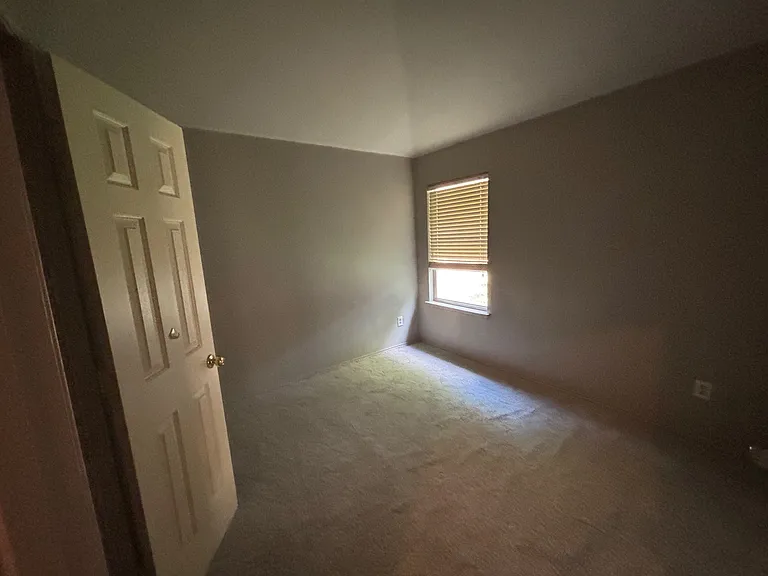 9323 Vernon Ct — Photo 12