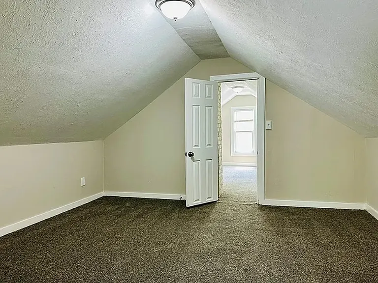 7713 Decker Ave — Photo 10